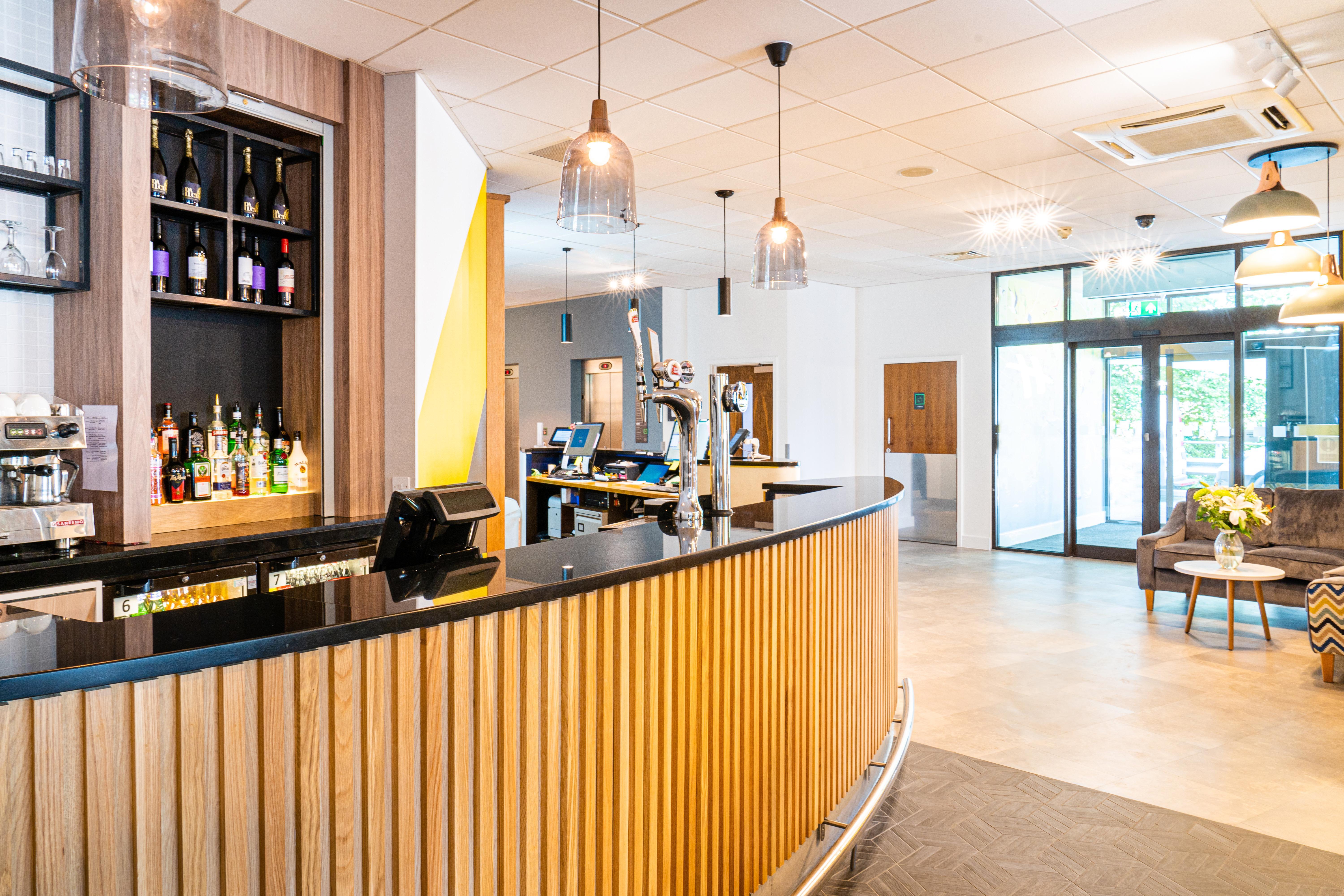 Holiday Inn Bournemouth By Ihg Exterior foto